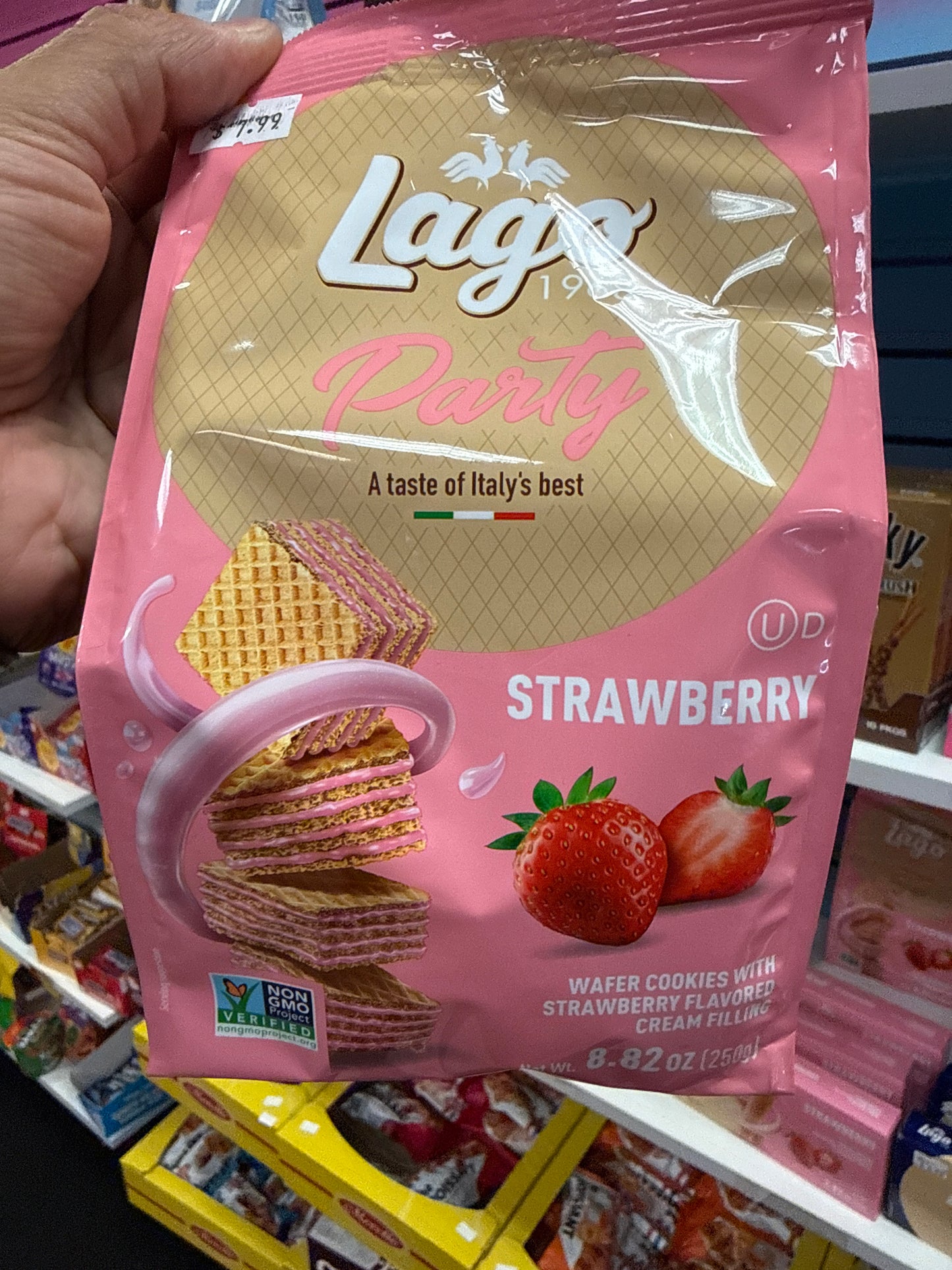 LAGO 1968 PARTY A TASTE OF ITALY’S BEST STRAWBERRY WAFER COOKIES WITH STRAWBERRY FLAVORED CREAM FILLING A PRODUCT OF ITALY 🇮🇹
