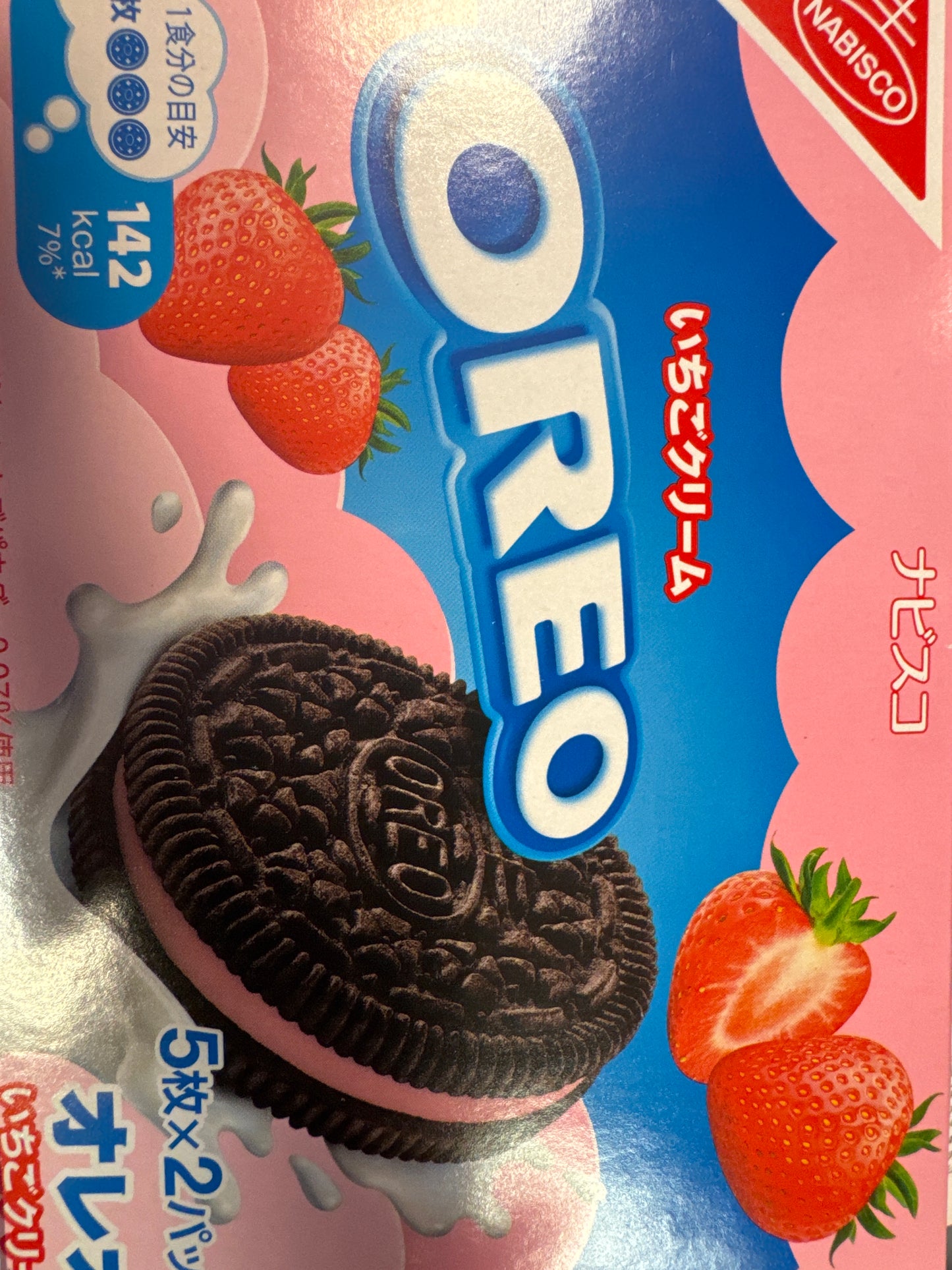 Oreo strawberry cookies