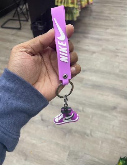 JORDAN 1 KEYCHAIN (PURPLE)