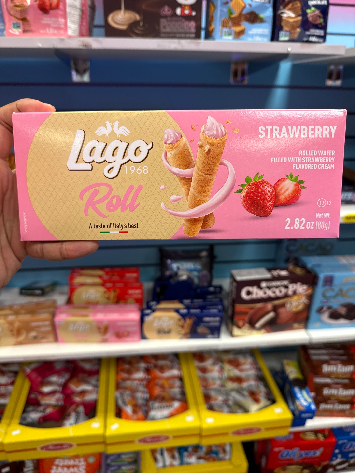 Lago1968 roll a taste of Italy’s best strawberry rolled wafer filled with strawberry flavored cream product of Italy 🇮🇹