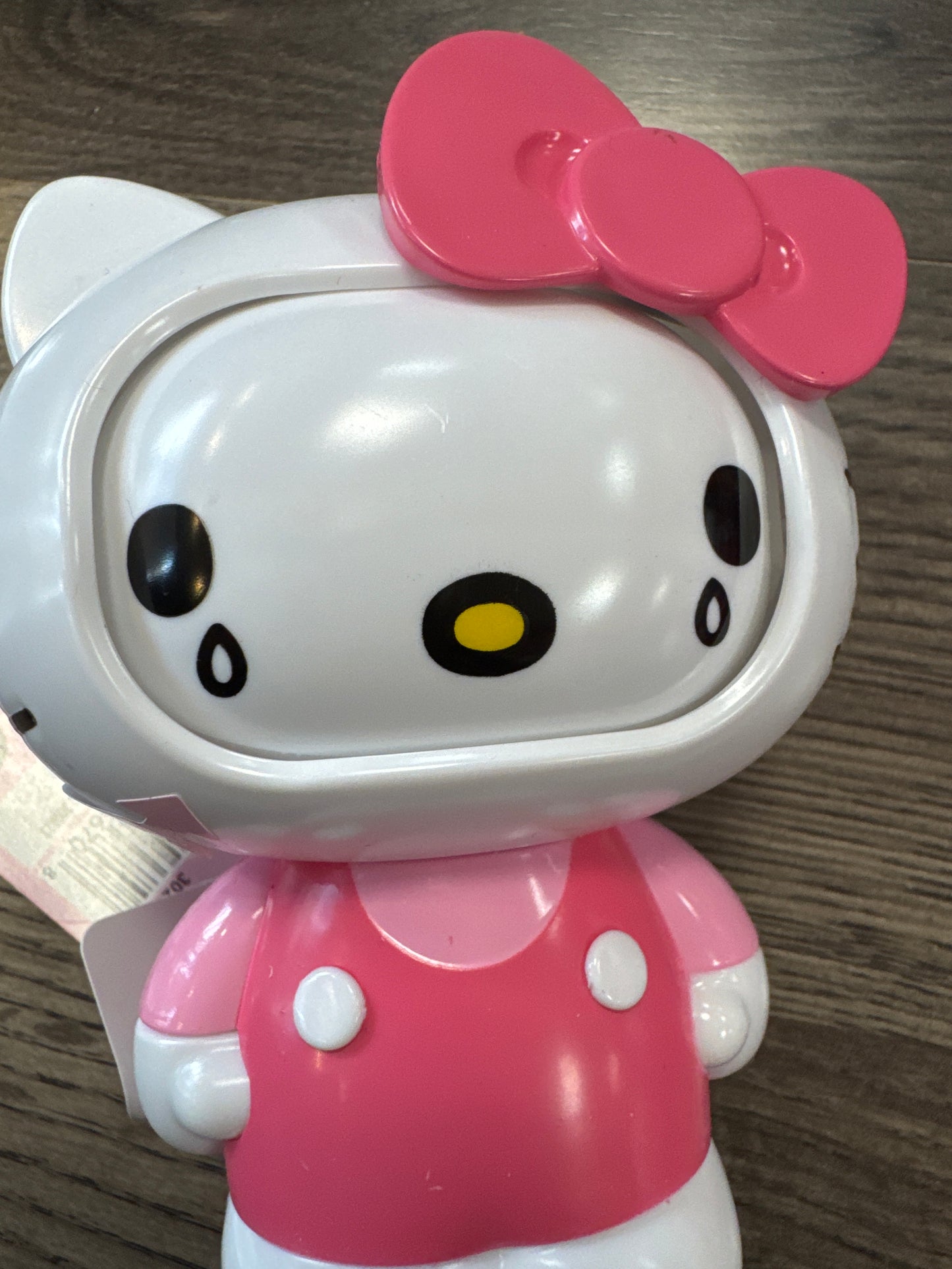 Hello kitty face changing dispenser