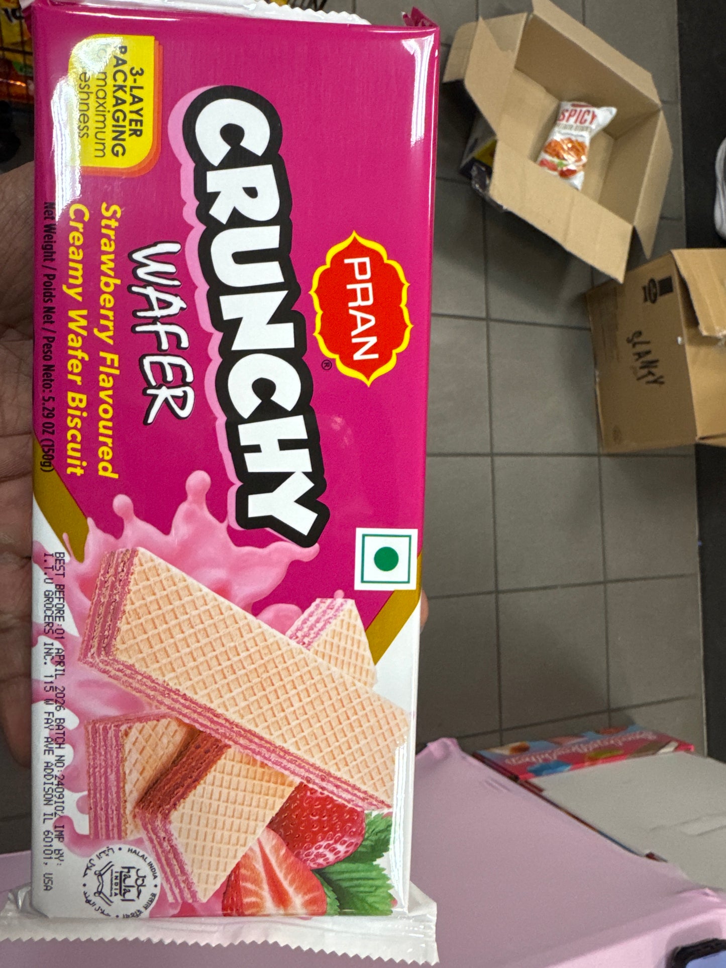Pran crunchy strawberry wafer